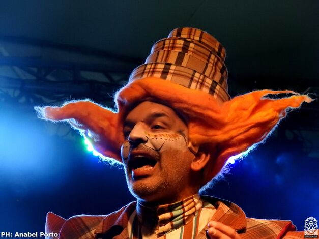 Asaltantes con Patente 2023 02 foto by Anabel Porto Teatro de Verano de Colon