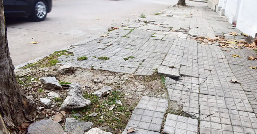 Denuncias de veredas rotas cerca de escuelas