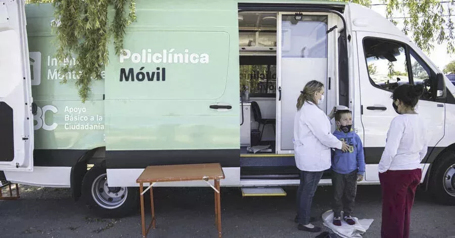 policlinica-movil-y-el-movil-odontologico-en-el-teatro-de-verano-de-colonoctubre2026