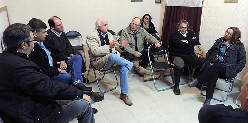 Vecinos y comerciantes de colón en reunion con autoridades municipales debatiendo sobre corredor garzon Vecinos y comerciantes de colón en reunion con autoridades municipales debatiendo sobre corredor garzon